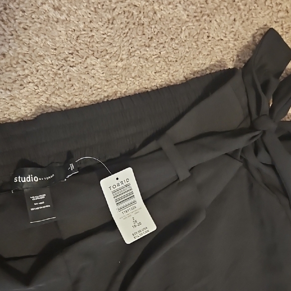 Torrid Black Tie Front Tapered Pants - Picture 5 of 11